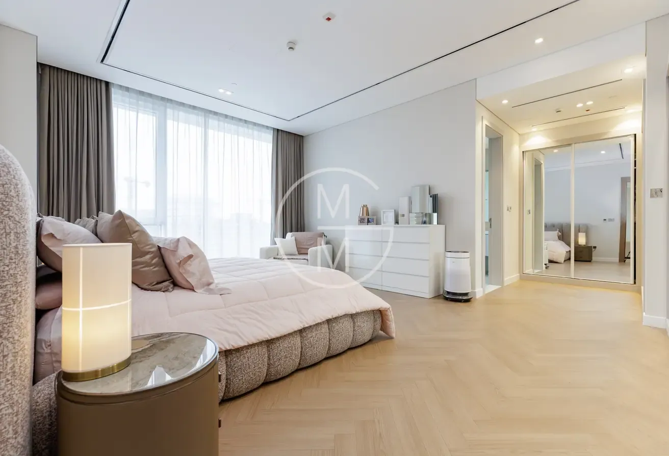 2 Bed | Dual Aspect | Partial Upgrade