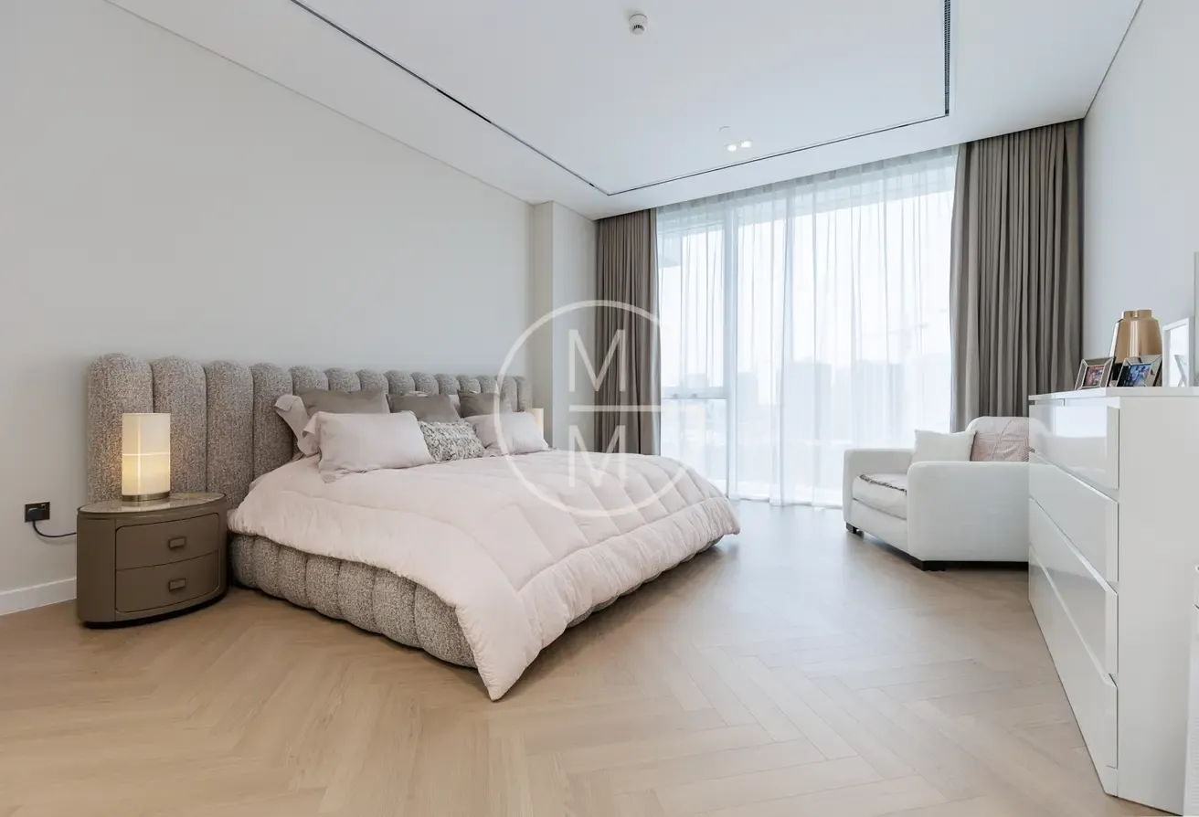 2 Bed | Dual Aspect | Partial Upgrade