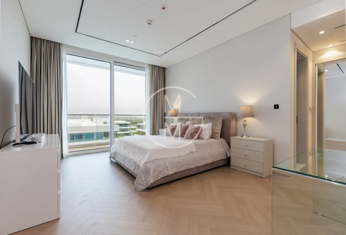 2 Bed | Dual Aspect | Partial Upgrade