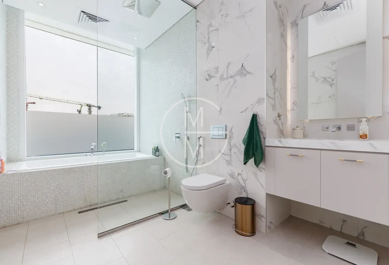 2 Bed | Dual Aspect | Partial Upgrade