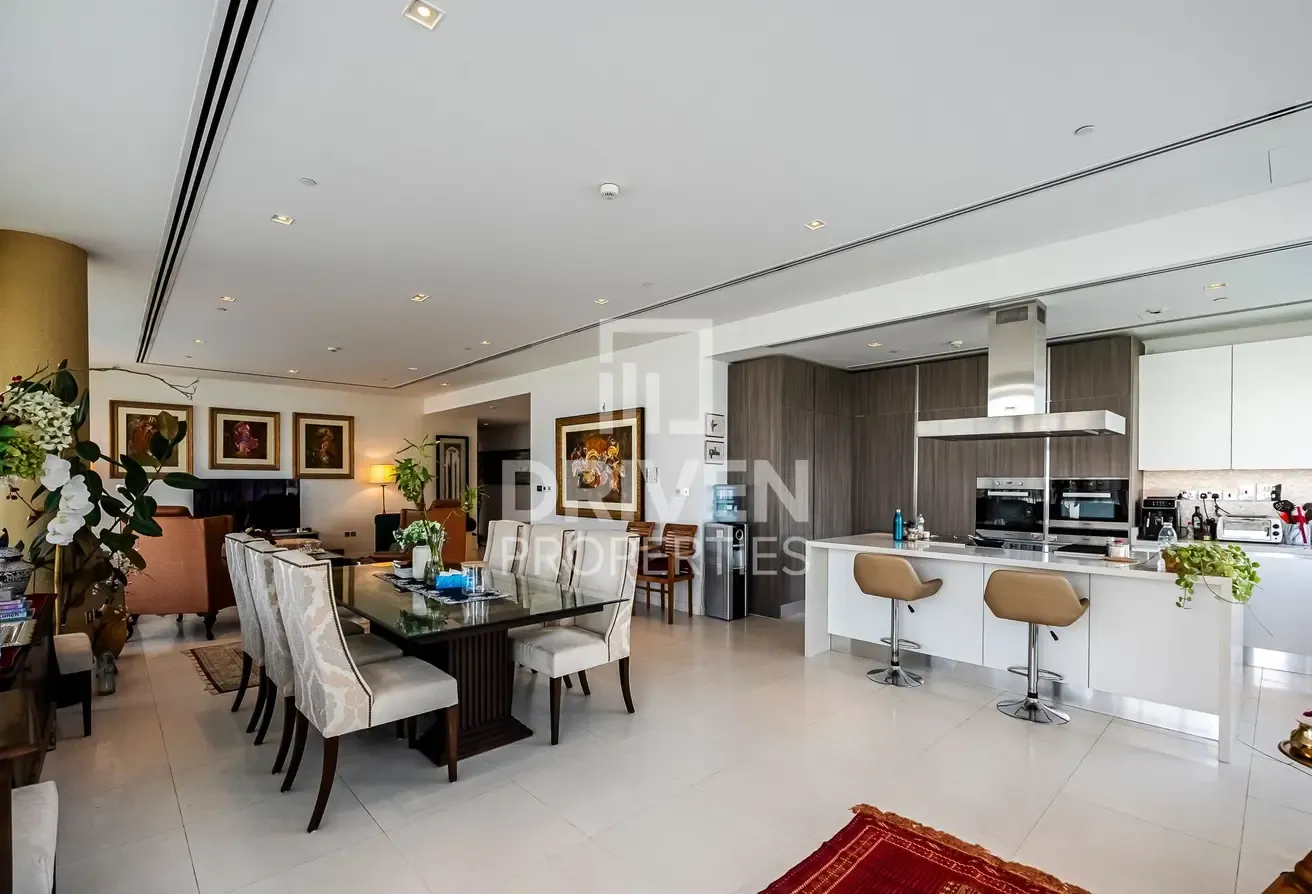 Exclusive | Vacant on Transfer | Modern Layout