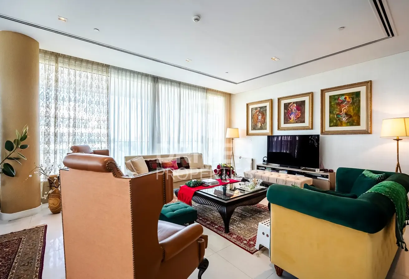 Exclusive | Vacant on Transfer | Modern Layout