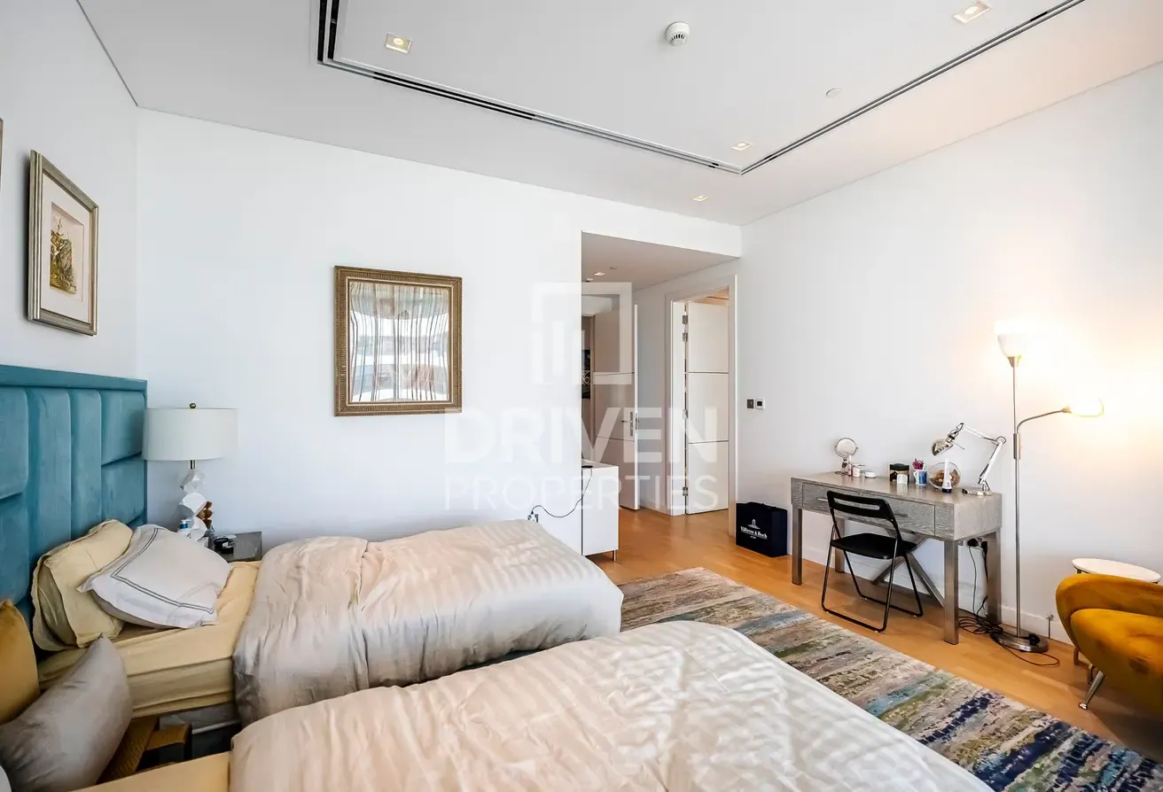 Exclusive | Vacant on Transfer | Modern Layout