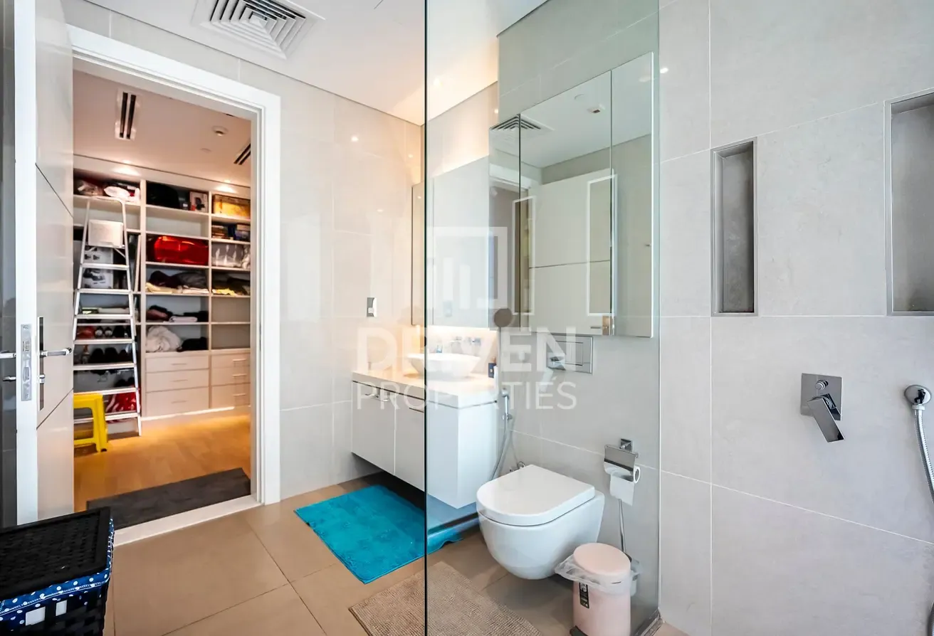 Exclusive | Vacant on Transfer | Modern Layout