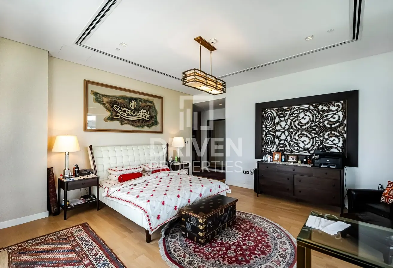 Exclusive | Vacant on Transfer | Modern Layout