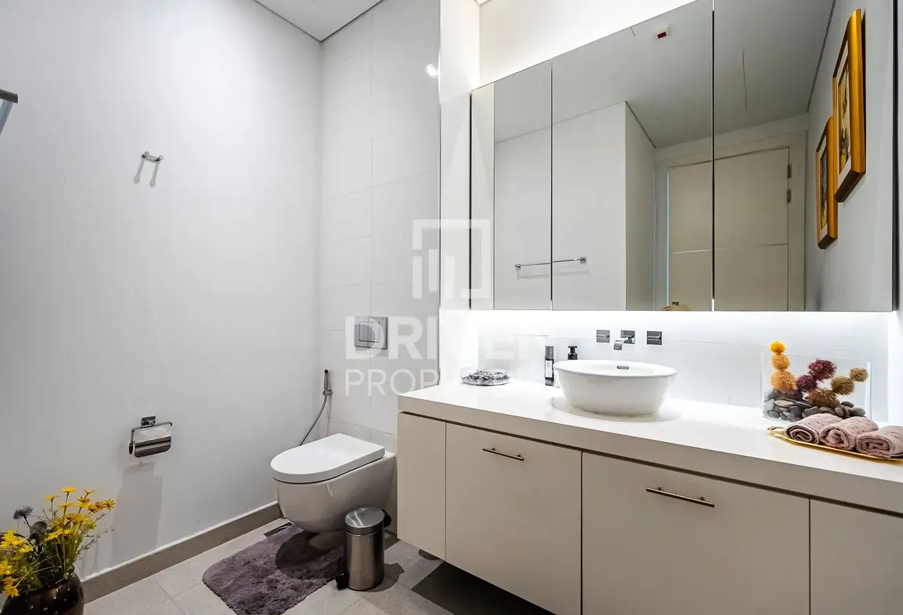 Exclusive | Vacant on Transfer | Modern Layout