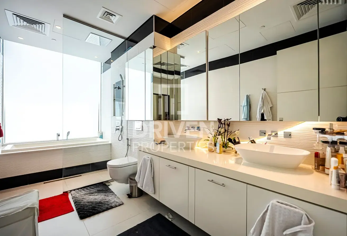 Exclusive | Vacant on Transfer | Modern Layout