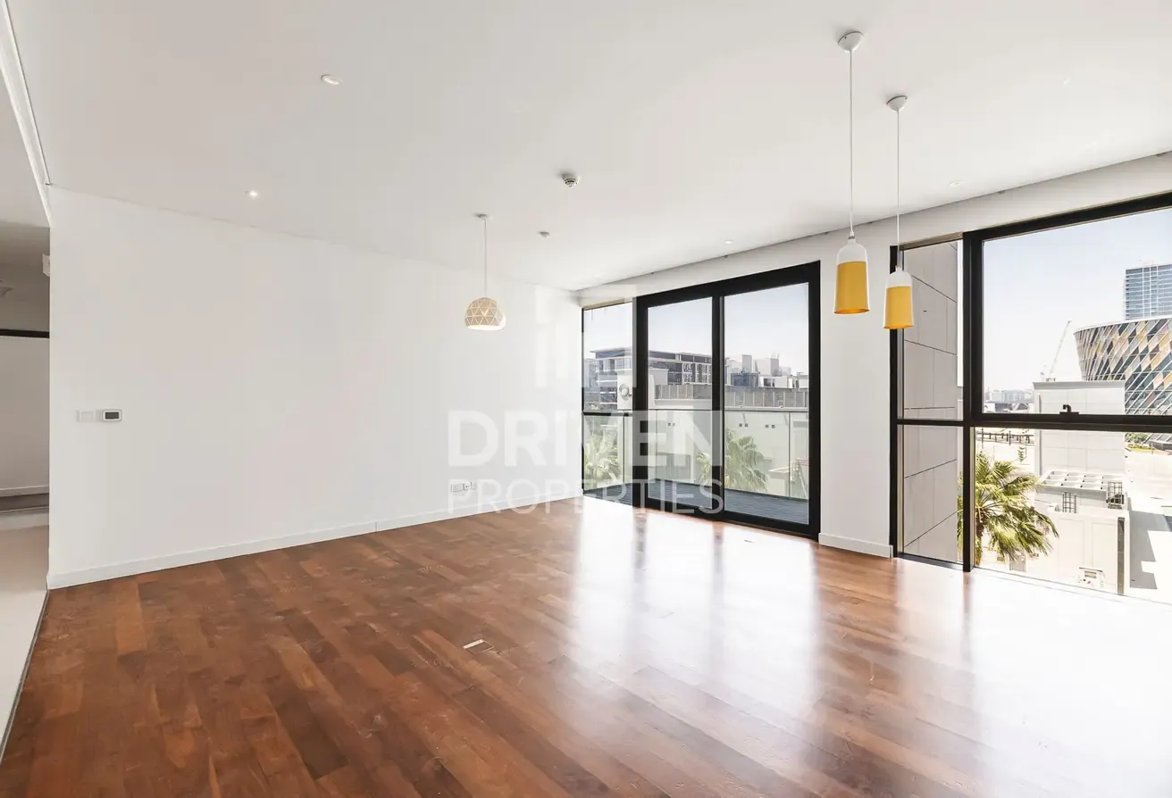 Large Layout | Top Location | Prime Amenities