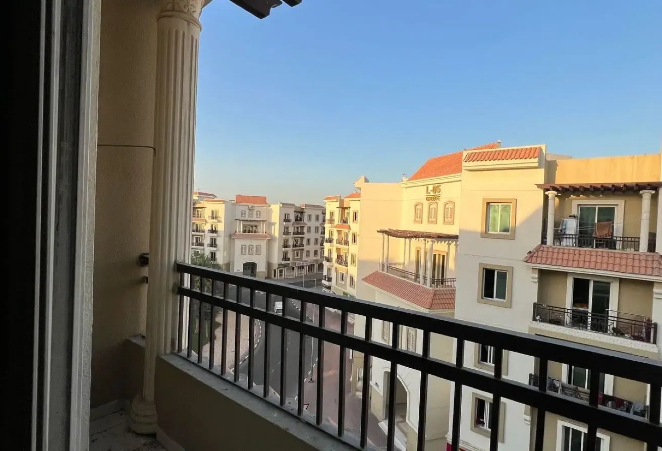 GET HIGH RETURN - BRIGHT & SPACIOUS 1 BEDROOM