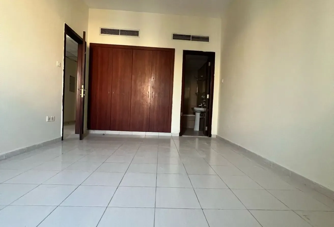 GET HIGH RETURN - BRIGHT & SPACIOUS 1 BEDROOM