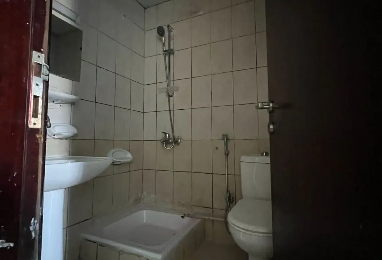 GET HIGH RETURN - BRIGHT & SPACIOUS 1 BEDROOM