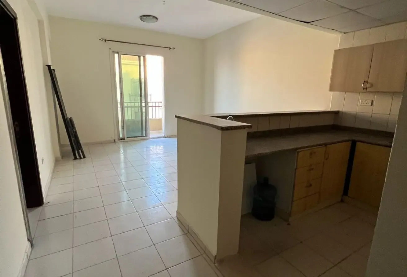 GET HIGH RETURN - BRIGHT & SPACIOUS 1 BEDROOM