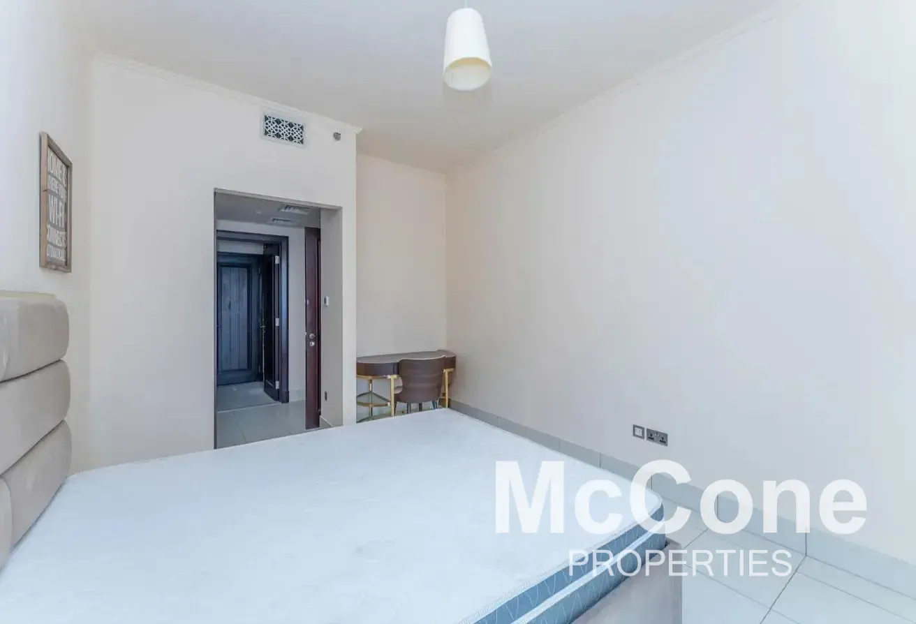 Large Layout | Park View | Vacant