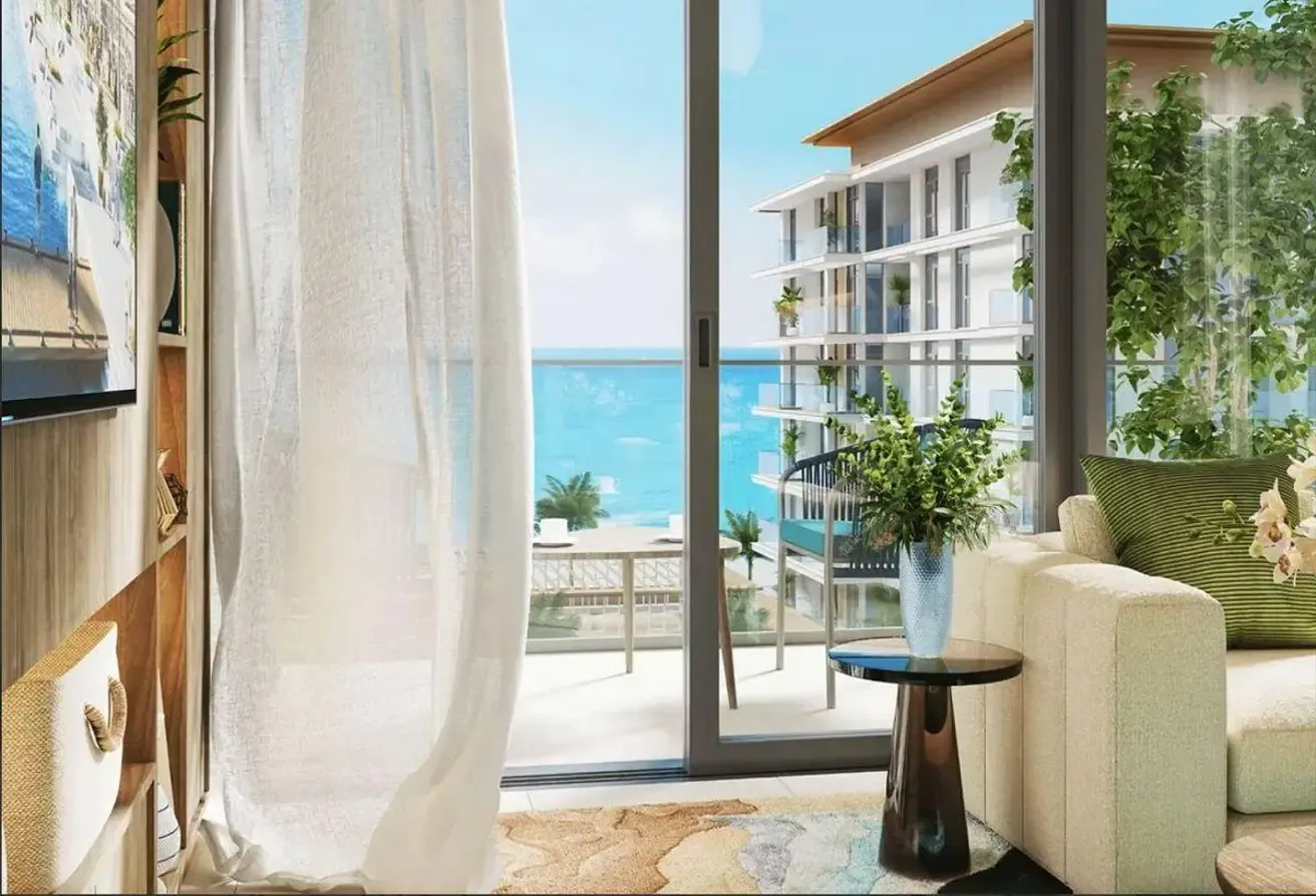 Prime Location|Beachfront|Spacious