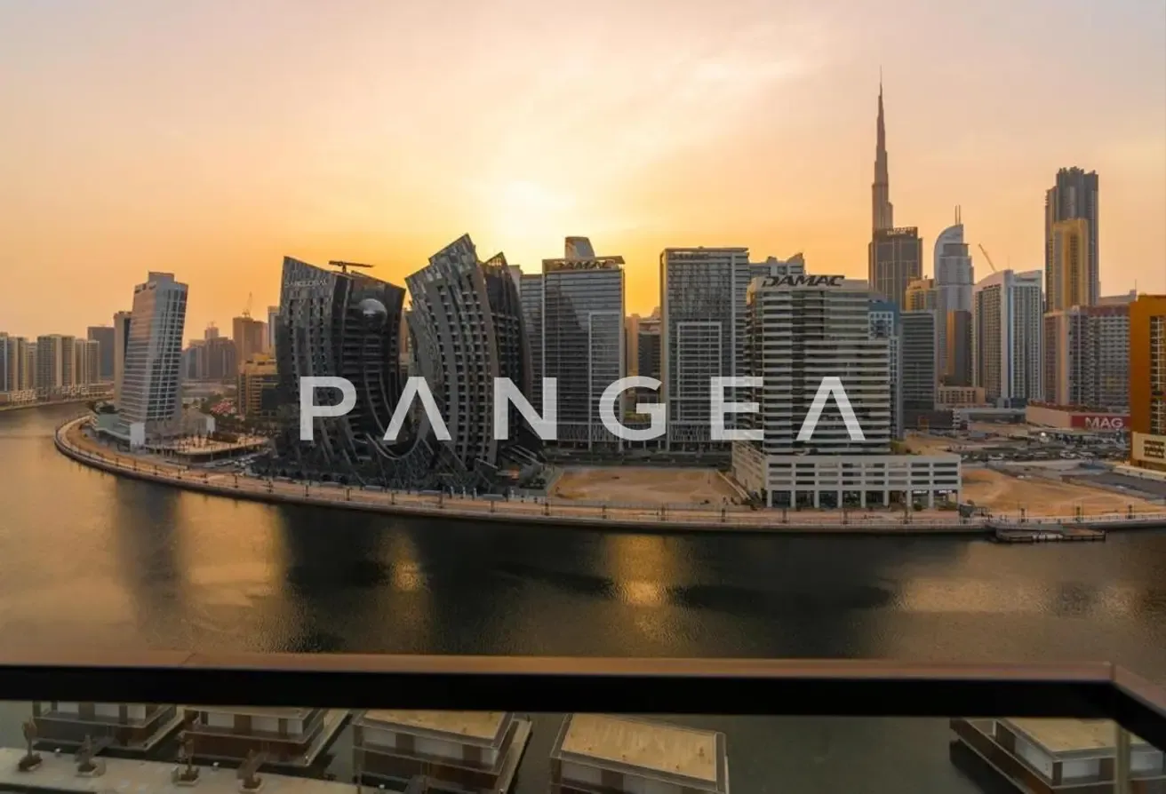 Best Price | Burj Khalifa and Canal View | Big Balocny