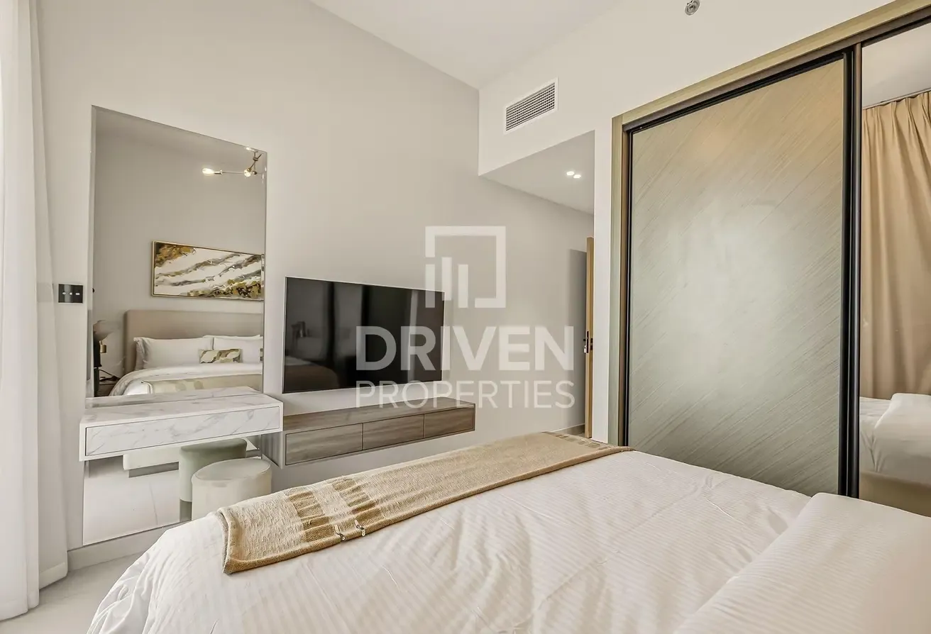 Canal Living | Fully Furnished | Vacant | Jacuzzi