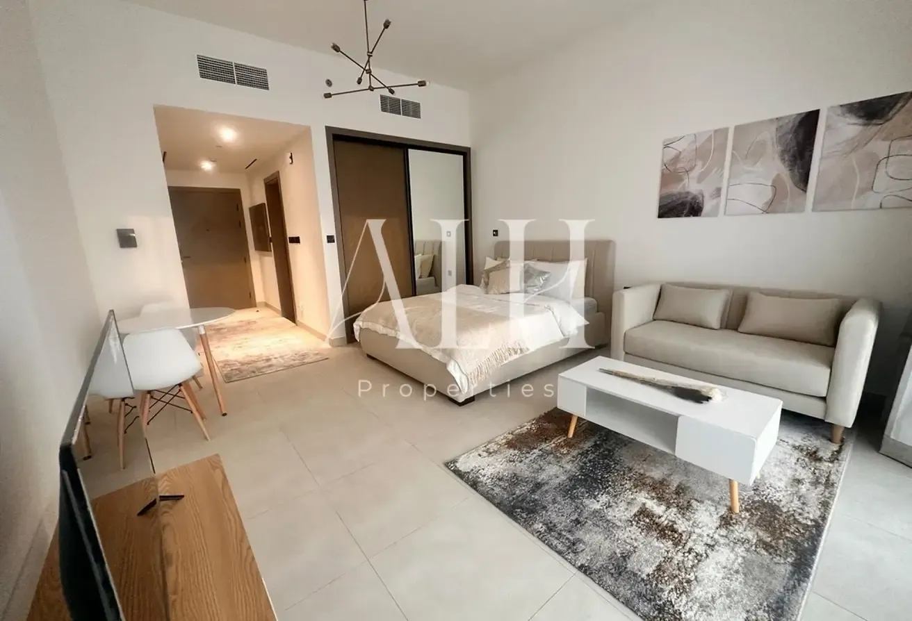 Cozy Studio | Stunning Canal View | Vacant