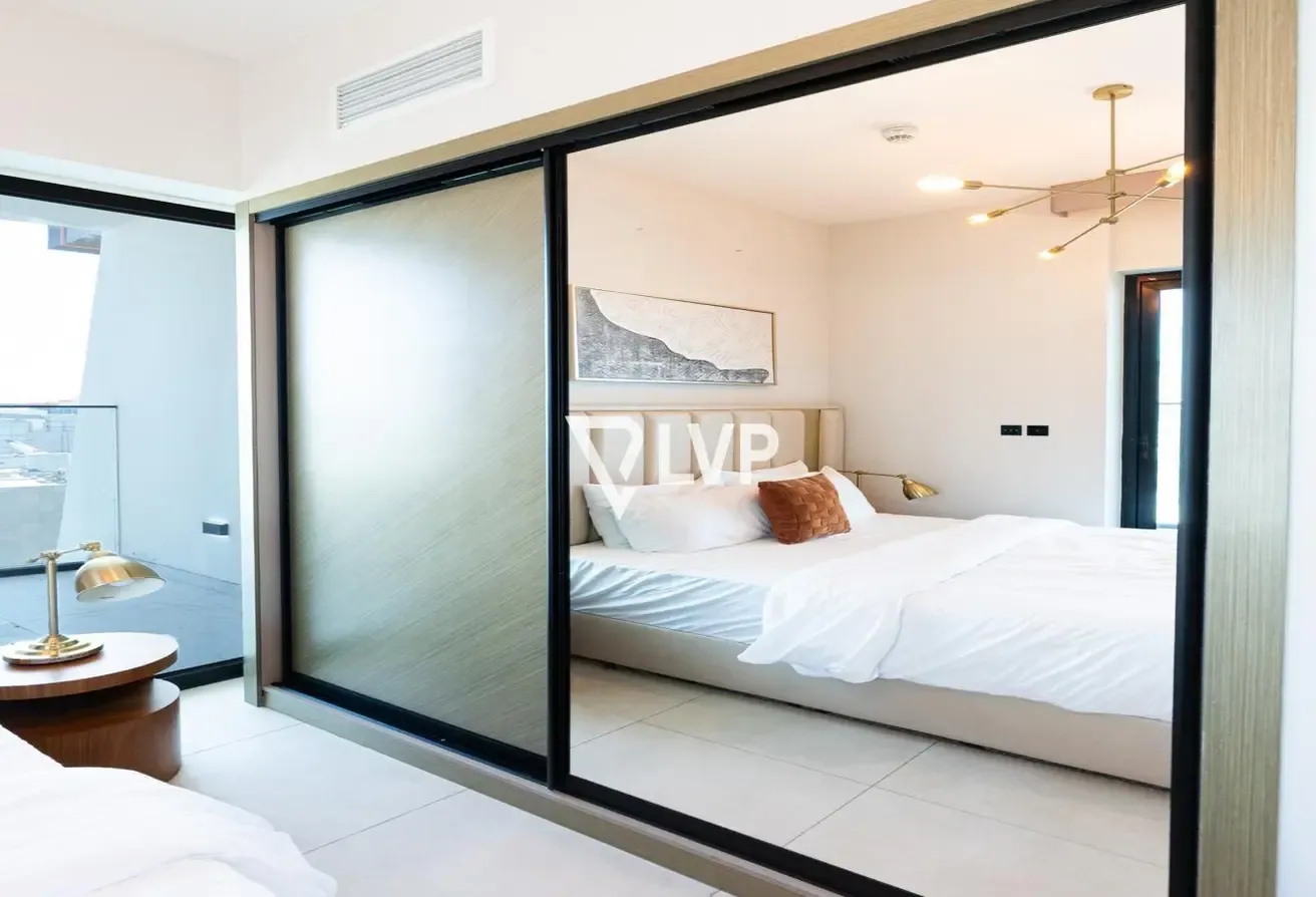 Fully Furnished | High Floor | Canal Views
