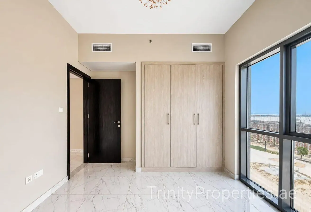 Ready To Move | Spacious & Bright Layout