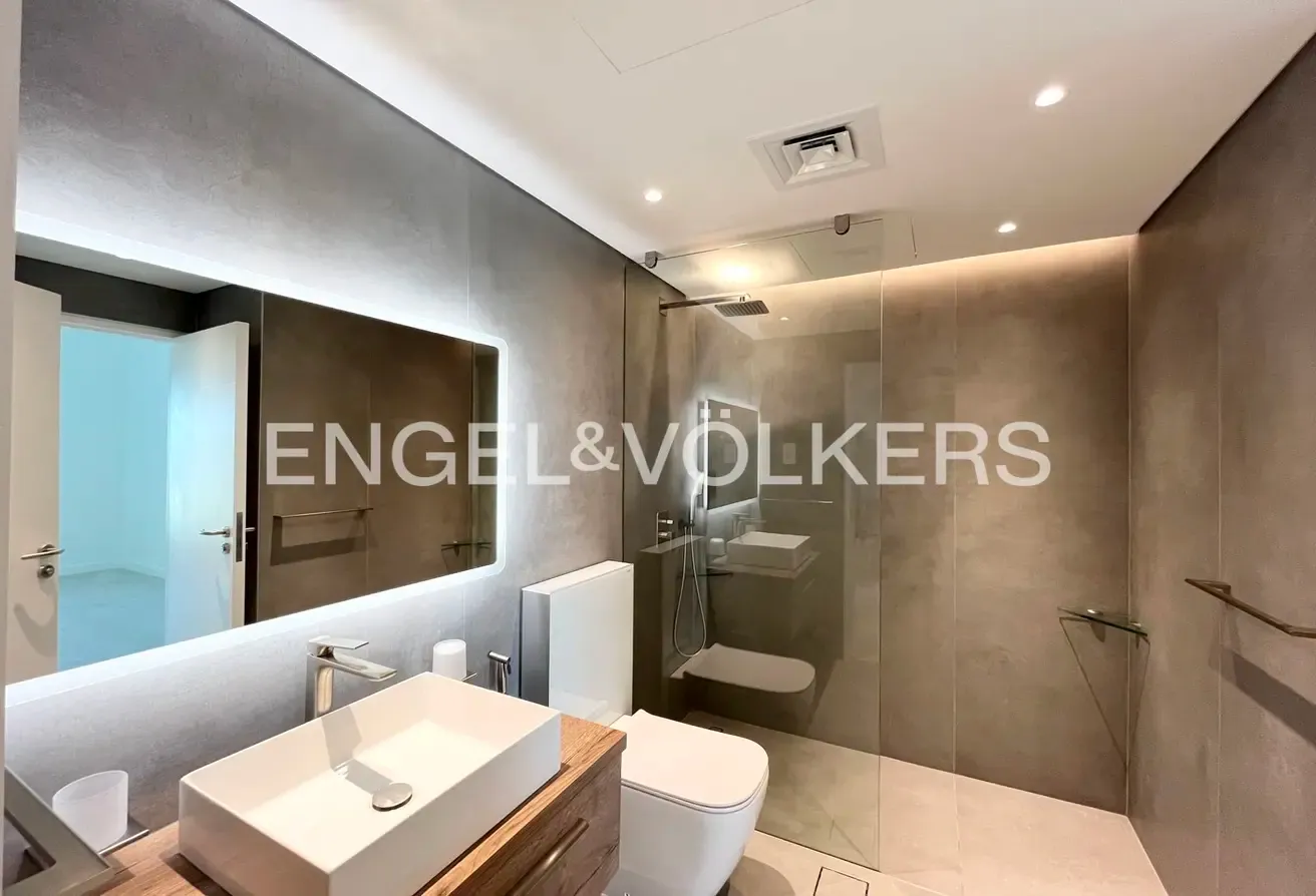 Fully Furnished l Upgraded l Vacant