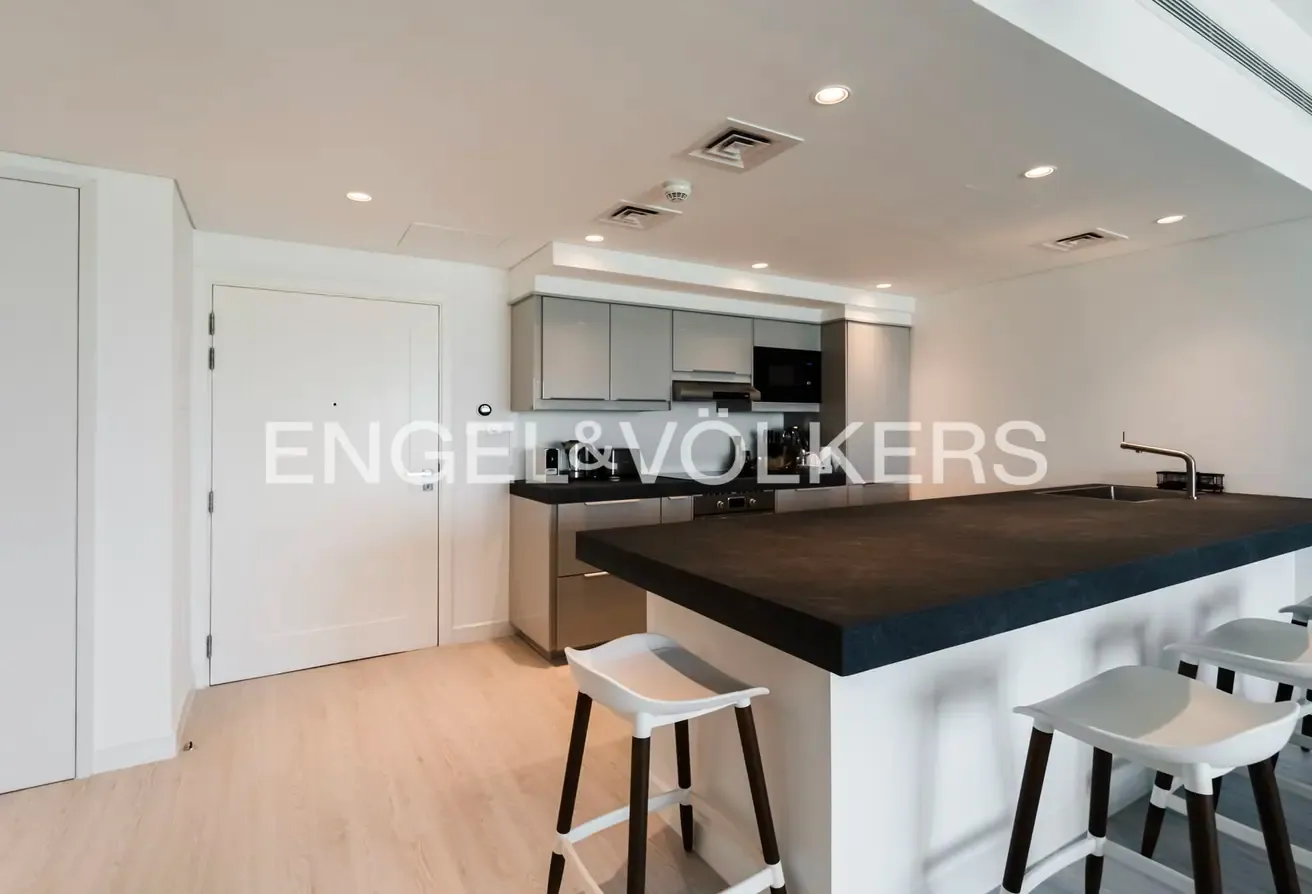 Fully Furnished l Upgraded l Vacant