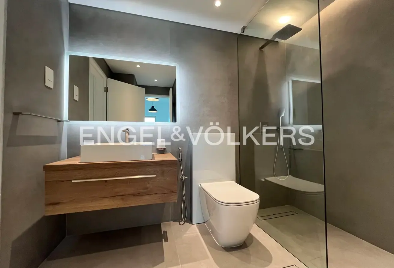 Fully Furnished l Upgraded l Vacant
