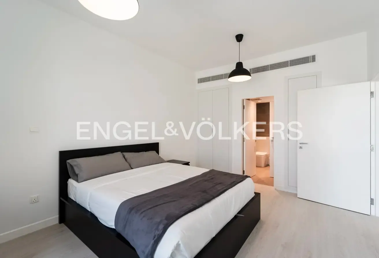 Fully Furnished l Upgraded l Vacant