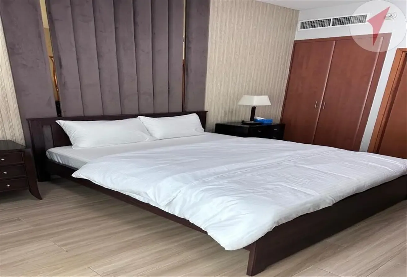 Low Floor l Upgraded & Furnished | The Greens