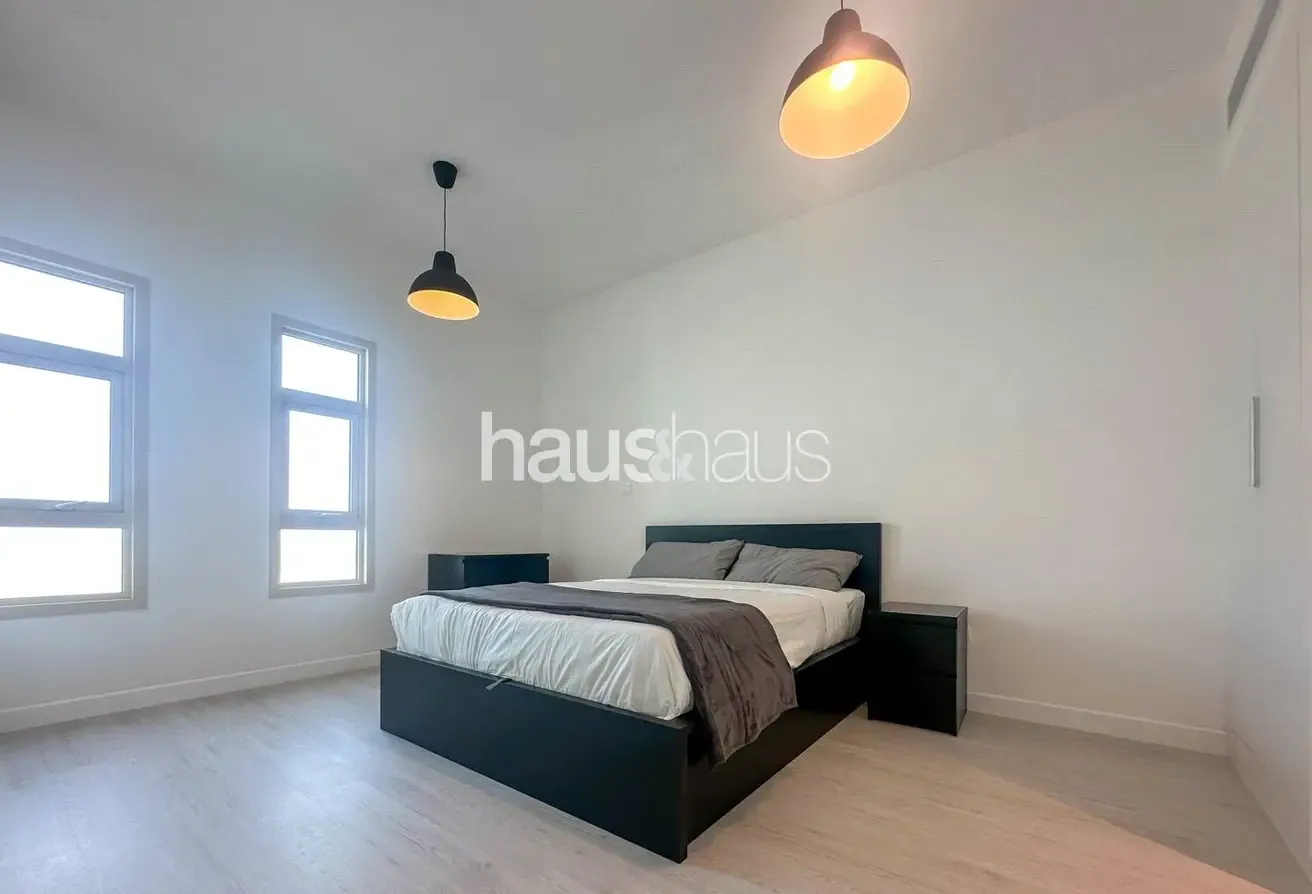 Vacant | Fully Furnished/Upgraded | Chiller Free