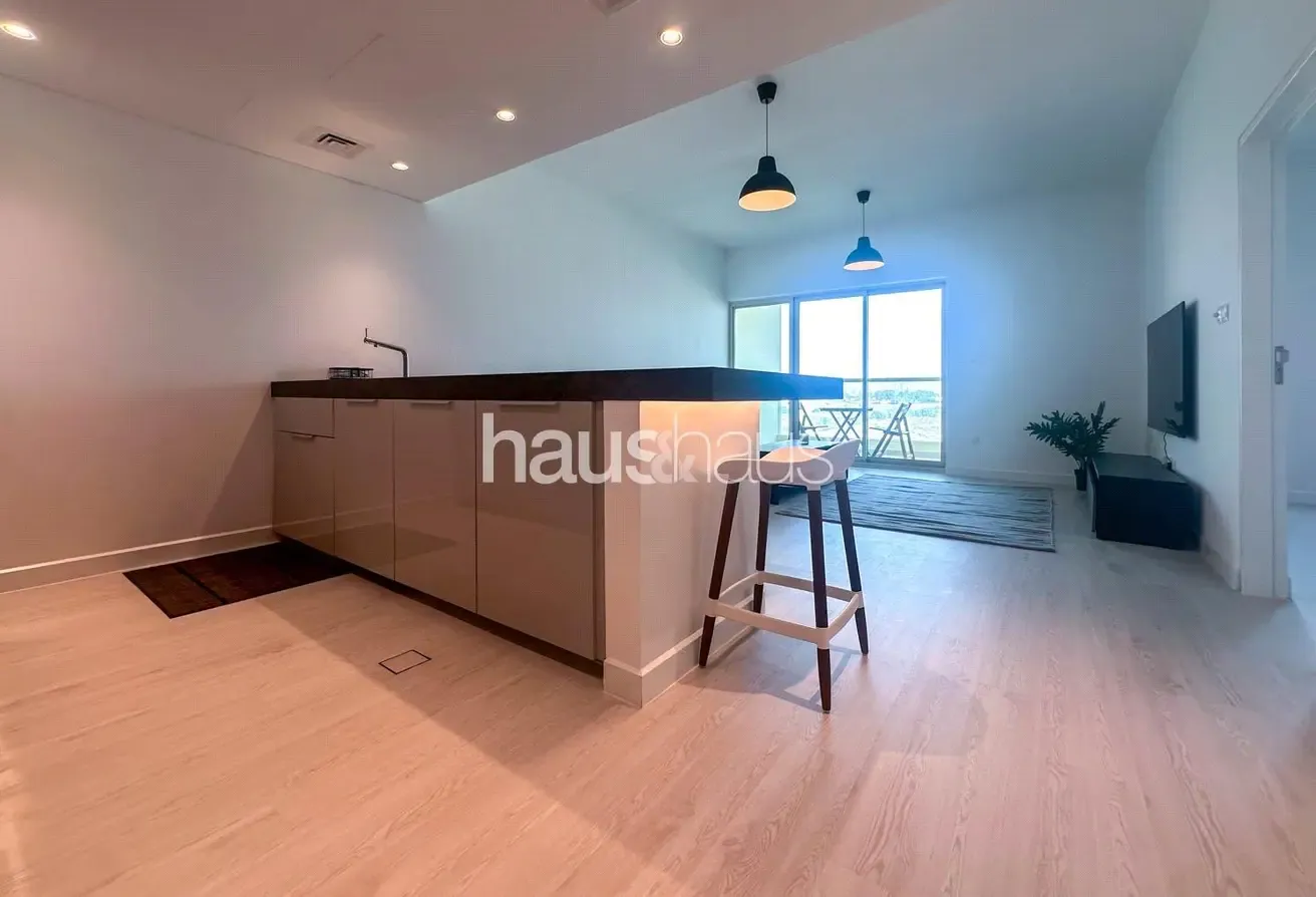 Vacant | Fully Furnished/Upgraded | Chiller Free