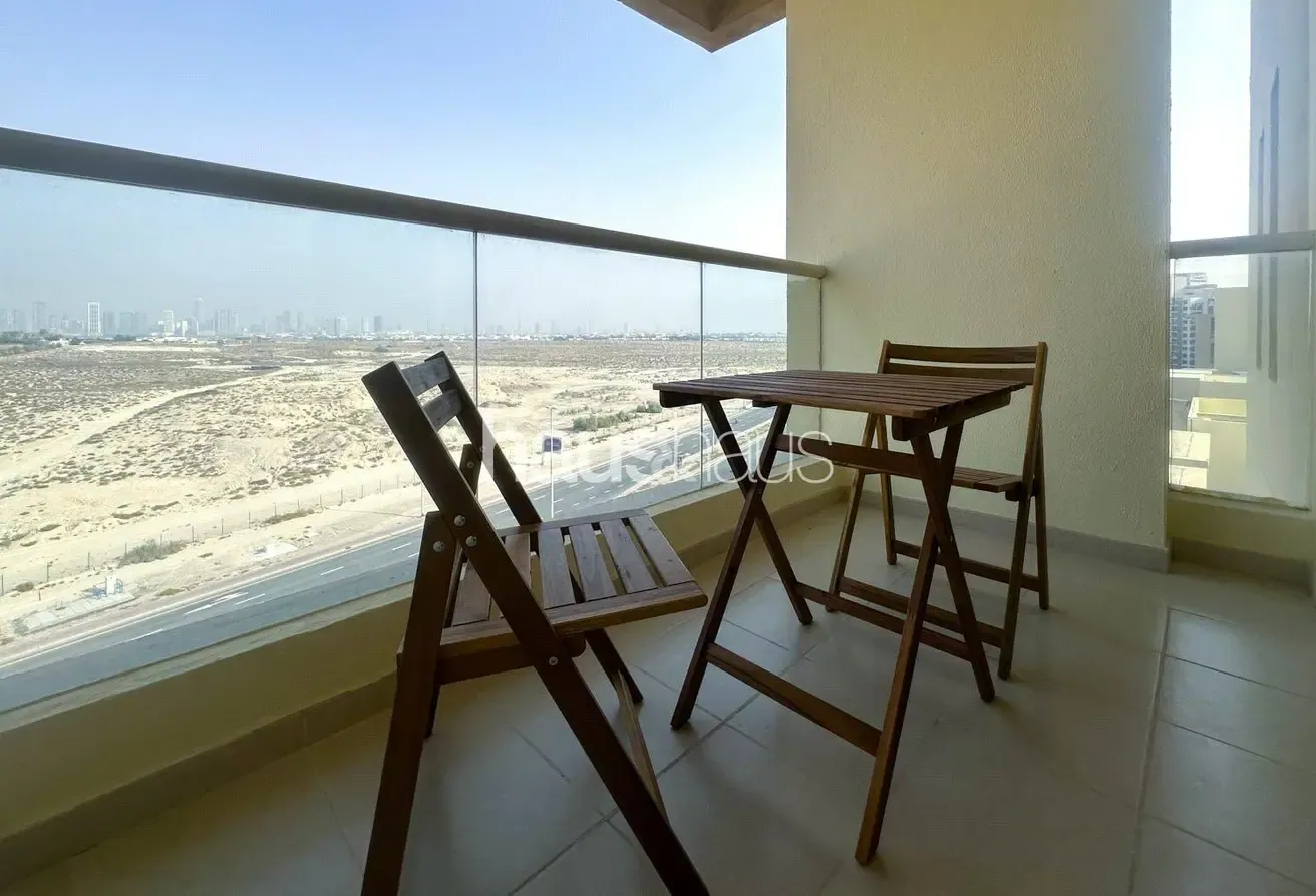 Vacant | Fully Furnished/Upgraded | Chiller Free
