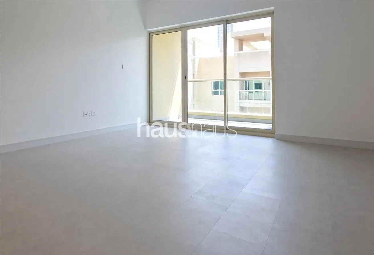 Fully Upgraded | Chiller Free | Vacant 1 bed