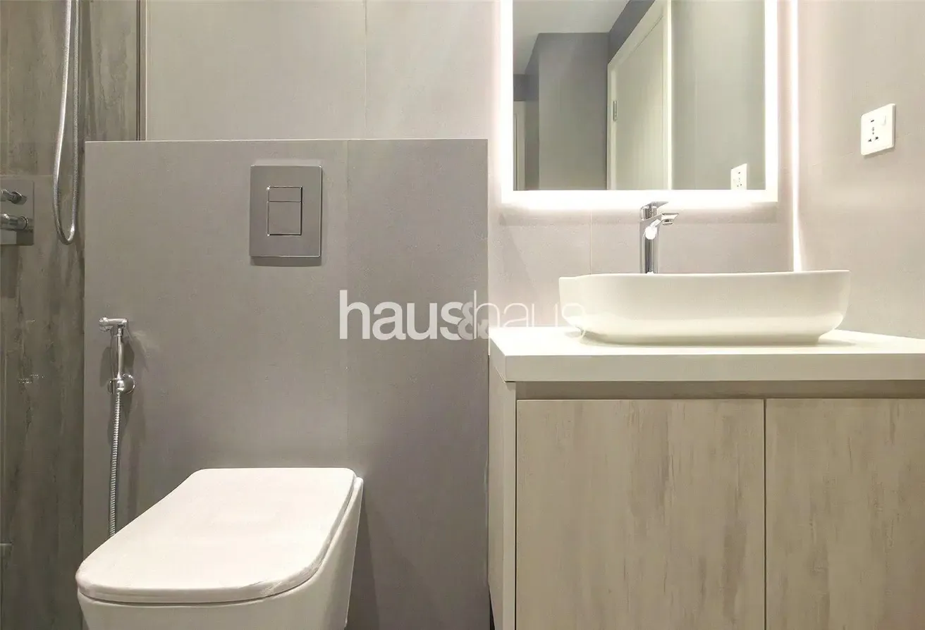 Fully Upgraded | Chiller Free | Vacant 1 bed
