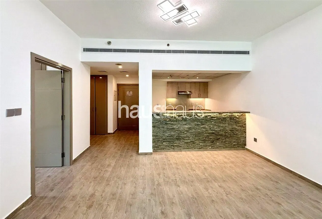 Vacant | Fully Upgraded | Ground Floor Unit