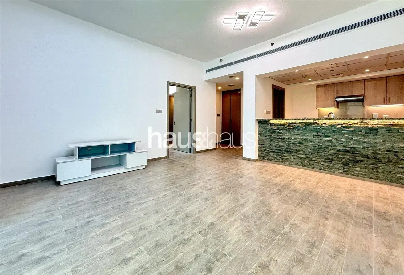 Vacant | Fully Upgraded | Ground Floor Unit