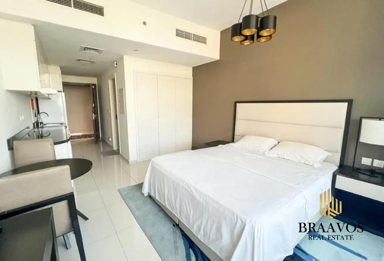 FULLY FURNISHED | NEXT TO THE EXIT | ABOVE 20TH