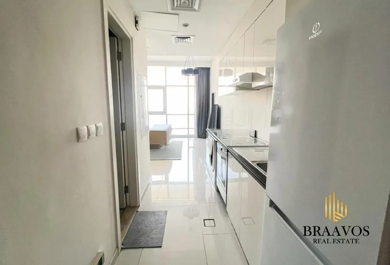 FULLY FURNISHED | NEXT TO THE EXIT | ABOVE 20TH