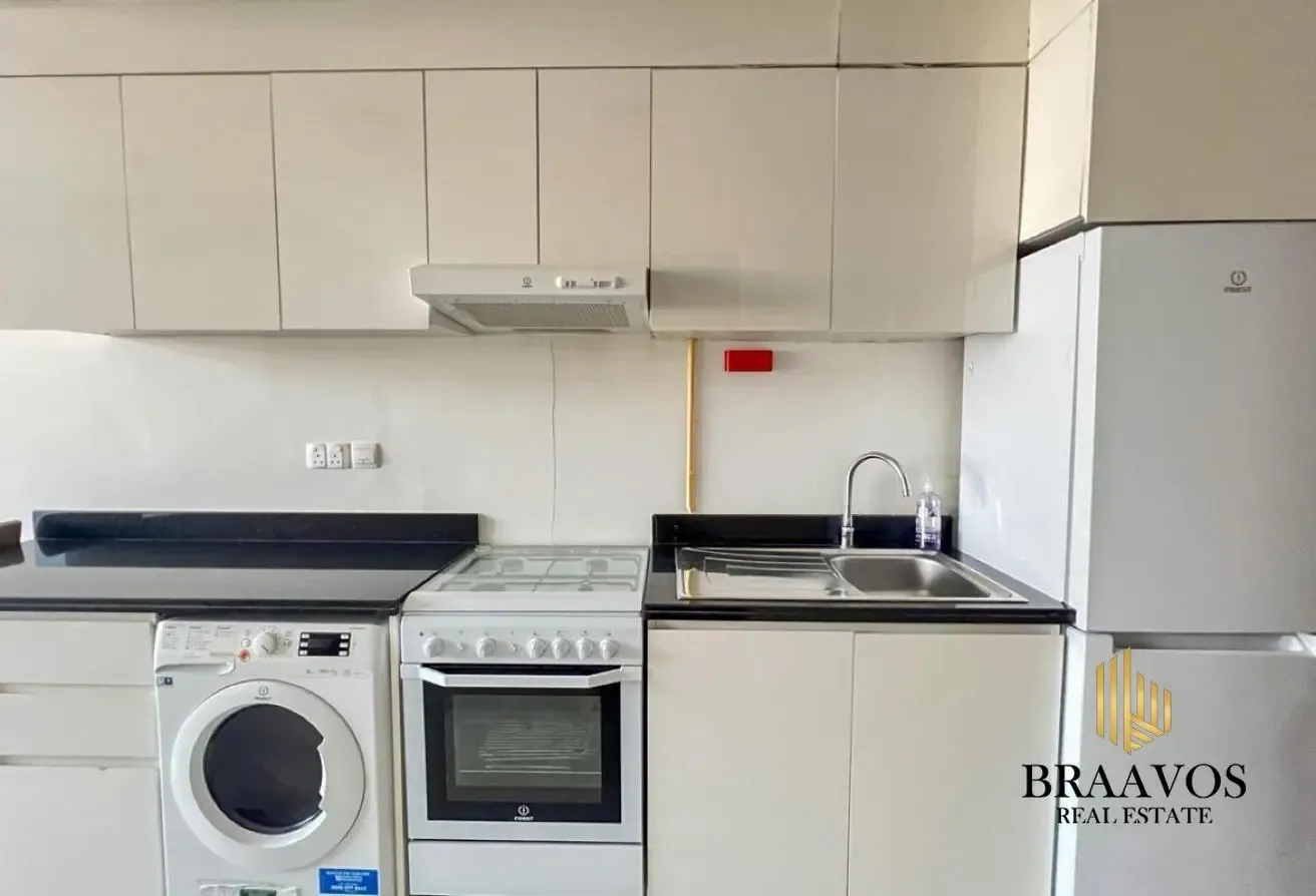 FULLY FURNISHED | NEXT TO THE EXIT | ABOVE 20TH