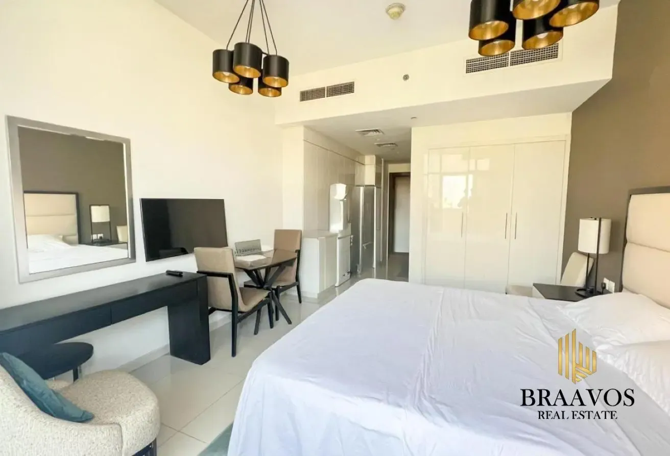 FULLY FURNISHED | NEXT TO THE EXIT | ABOVE 20TH