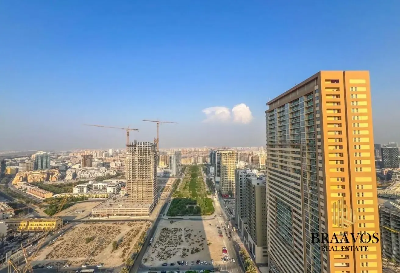FULLY FURNISHED | NEXT TO THE EXIT | ABOVE 20TH