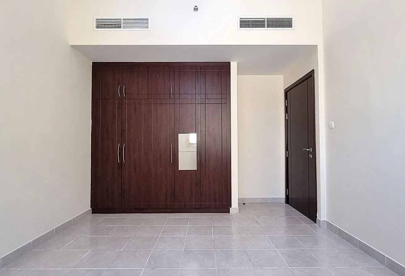 FAMILY | 2 BHK | OPP LULU CENTER | MUTEENA