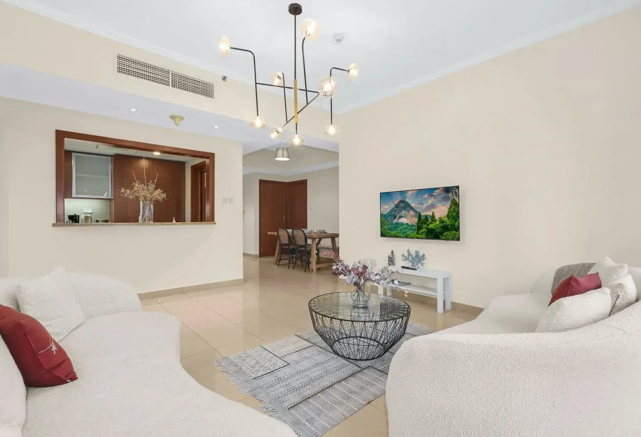 Elegant 2BR Apartment | Prime Downtown Dubai