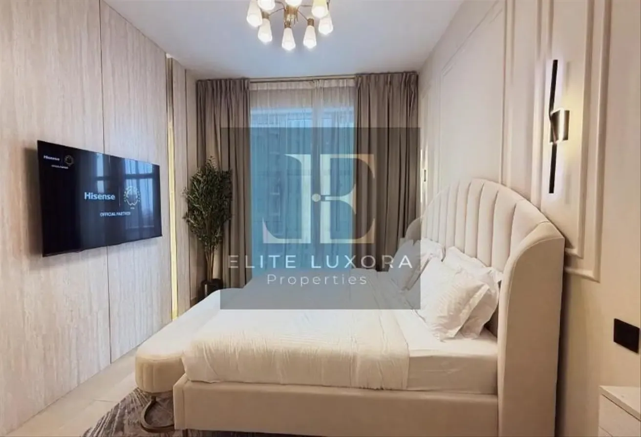 Luxury Living|Pool View|Fully Furnished & Upgraded