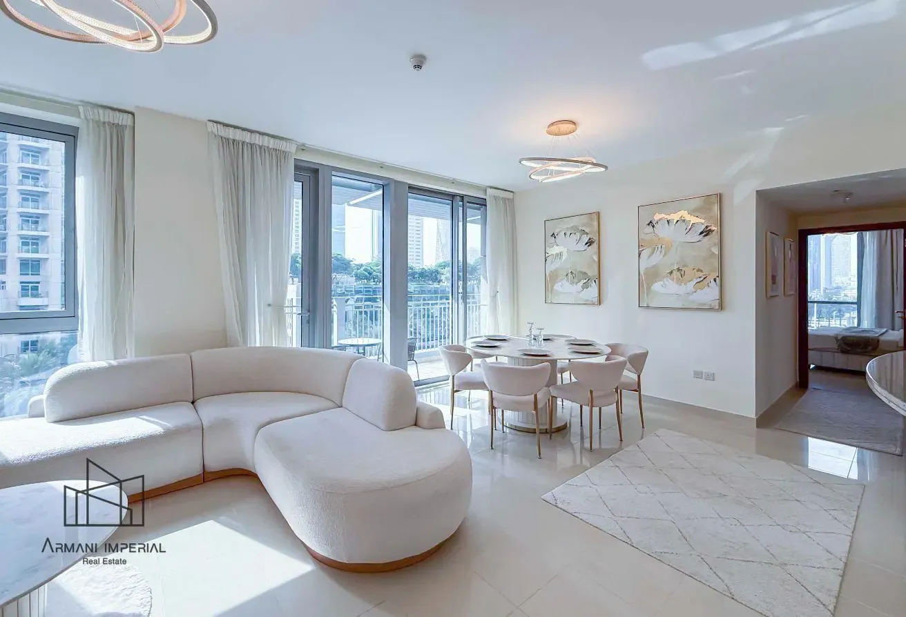 Upgraded 2 BR Apartment with Balcony in Downtown