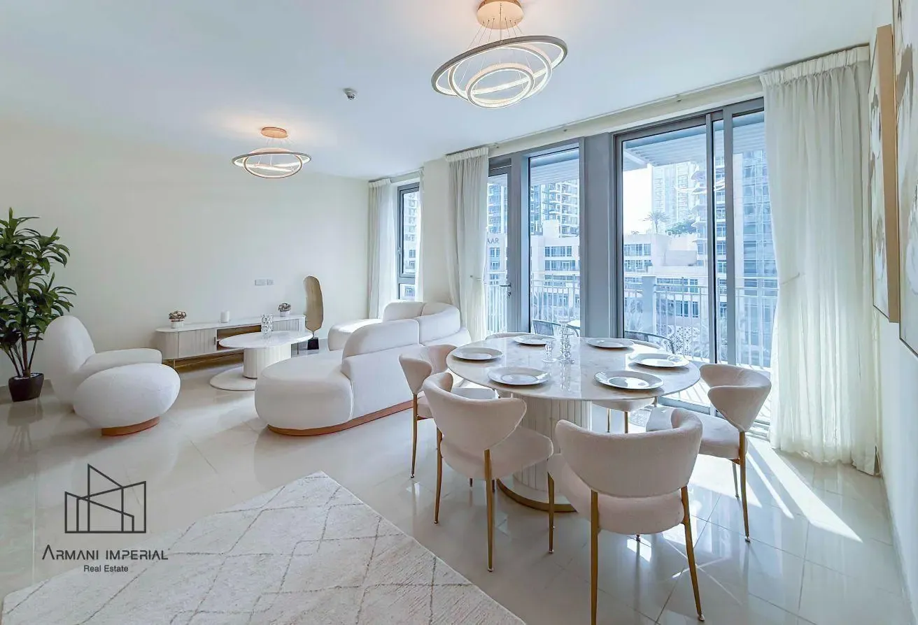 Upgraded 2 BR Apartment with Balcony in Downtown