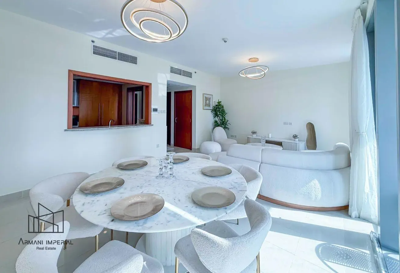 Upgraded 2 BR Apartment with Balcony in Downtown