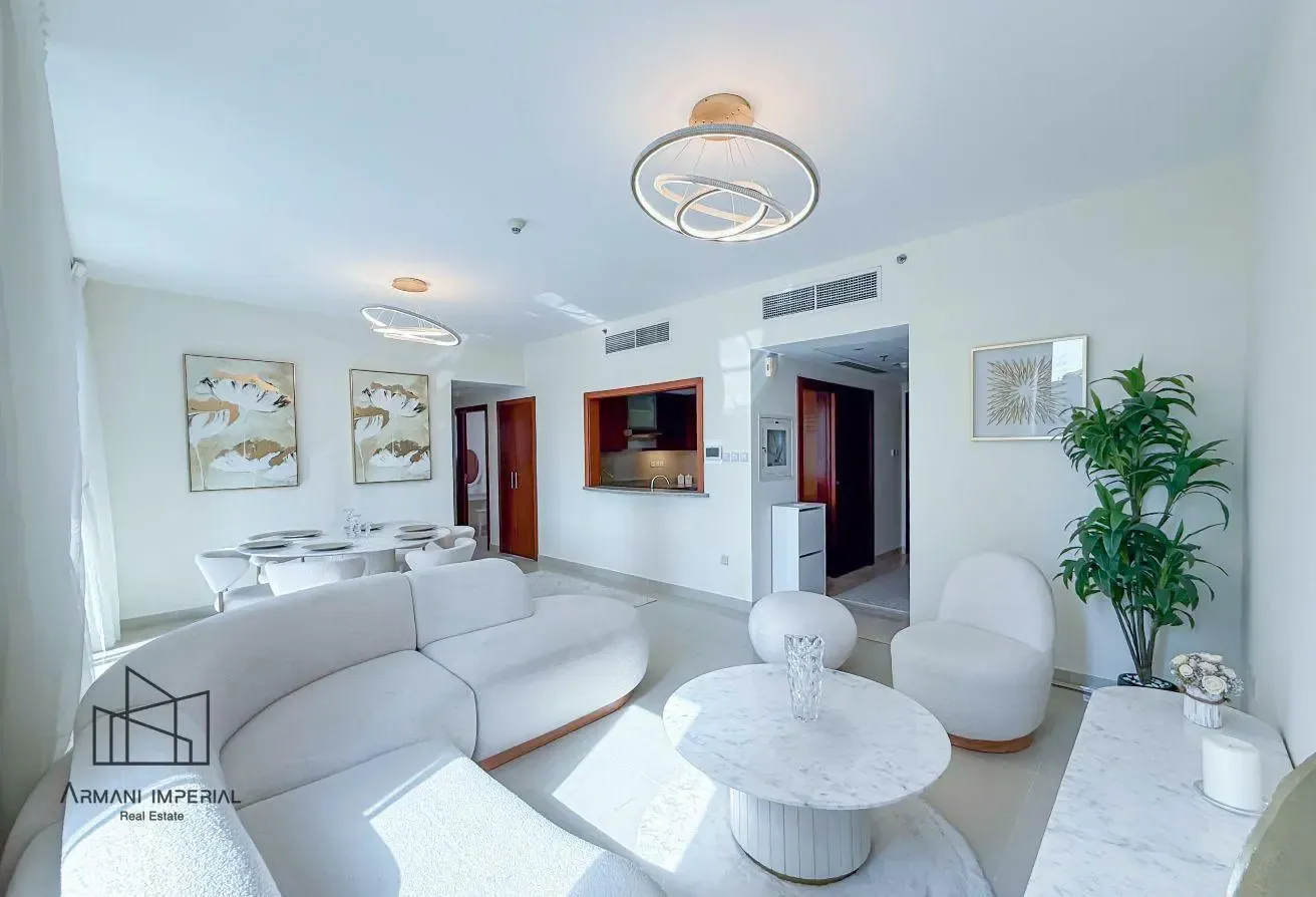 Upgraded 2 BR Apartment with Balcony in Downtown