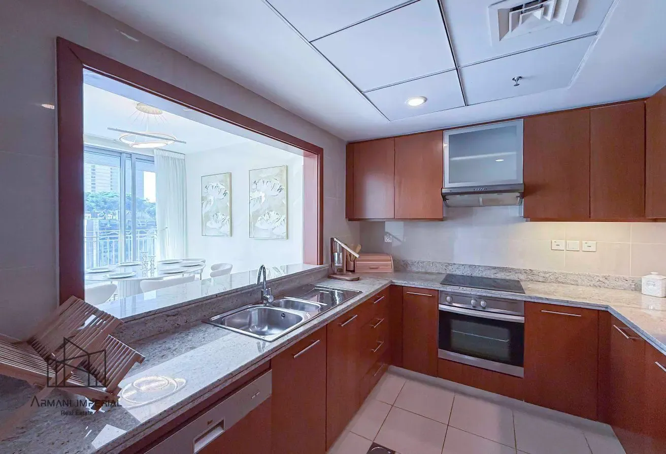 Upgraded 2 BR Apartment with Balcony in Downtown