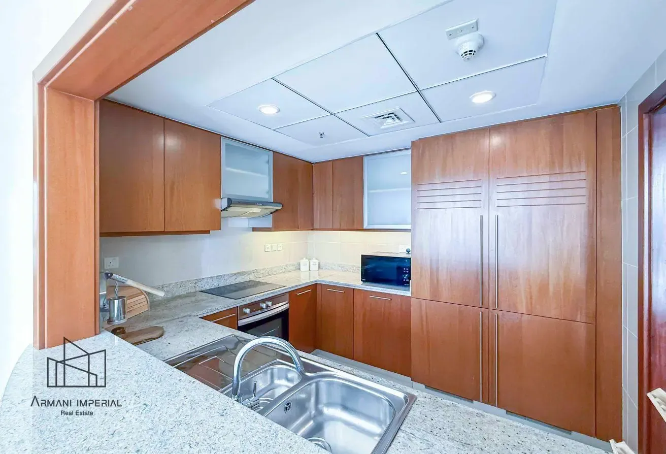 Upgraded 2 BR Apartment with Balcony in Downtown