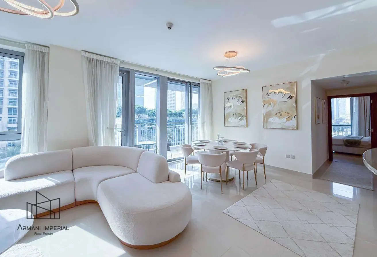 Upgraded 2 BR Apartment with Balcony in Downtown